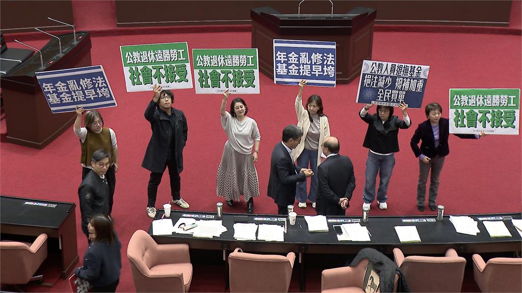 「修惡版財劃法」不副署、停砍年金比照！　傳府院週一說明