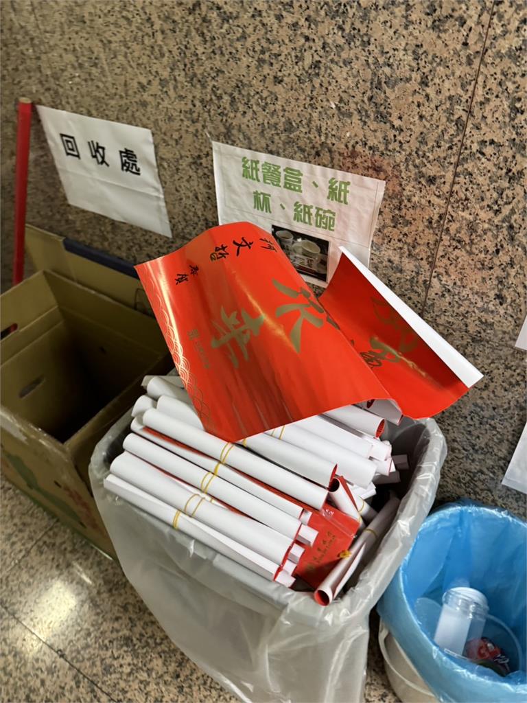 北市三大案後心結浮出檯面? 黃珊珊爆丟光主席柯P春聯