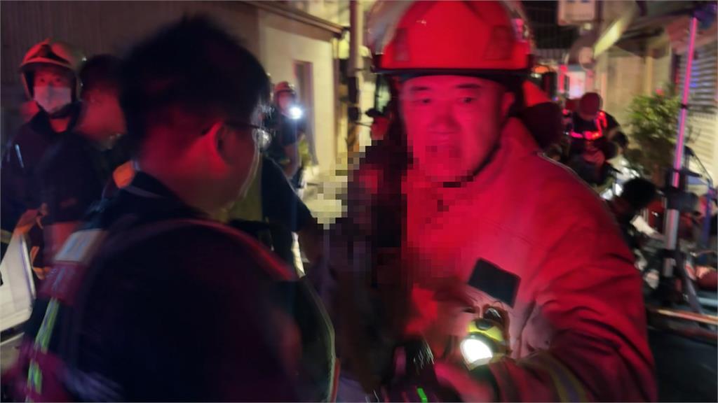 新店凌晨火燒車波及2民宅8人送醫 警尋獲瓦斯罐疑車主縱火