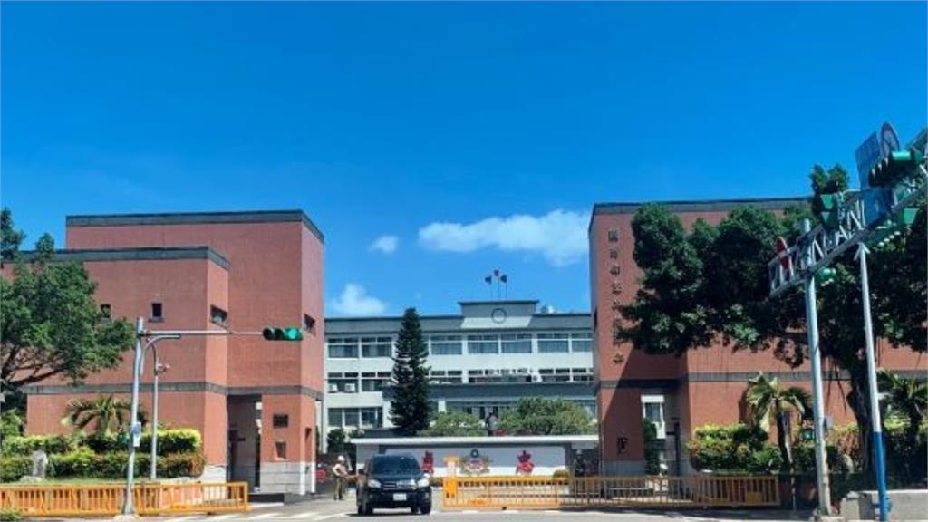 少將發言人遭爆「不養癌母還爭產」家人氣炸!亡母早預知「拍片留遺言」全抖出