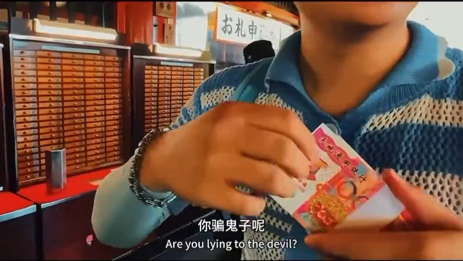 中國男藐視神明「淺草寺丟冥紙求籤」還拍片!全網炸鍋怒譙:報應不遠了