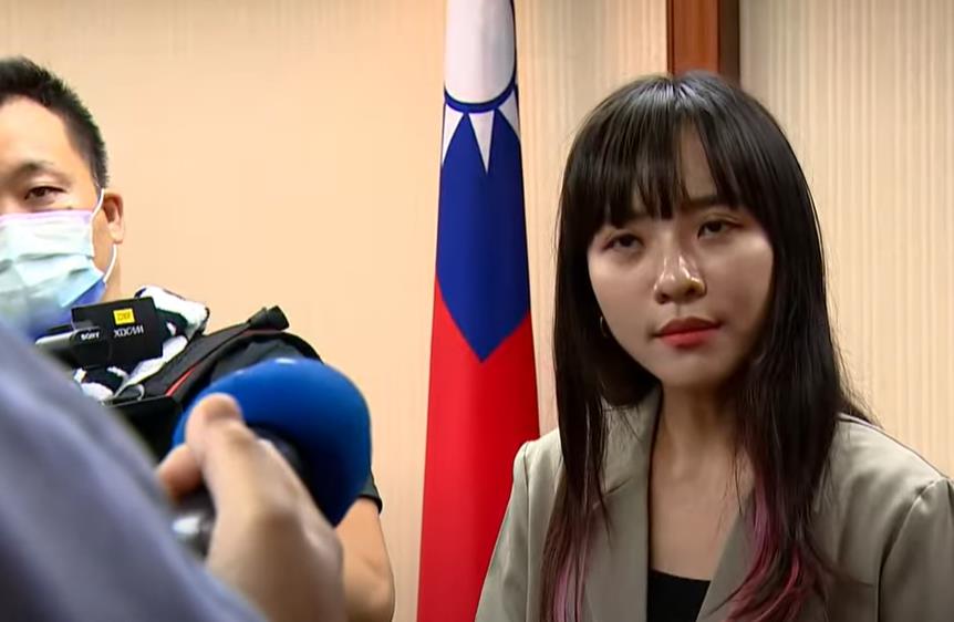 快新聞/濃濃火藥味!記者質疑黃捷外找鎖匠開議場門 綠委暴怒回嗆「中國的媒體」