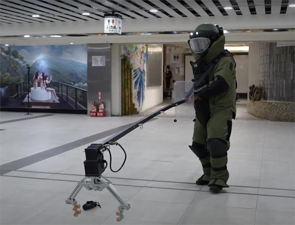 快新聞/模擬北車遭敵軍劫持 憲兵指揮部實兵演練畫面曝光