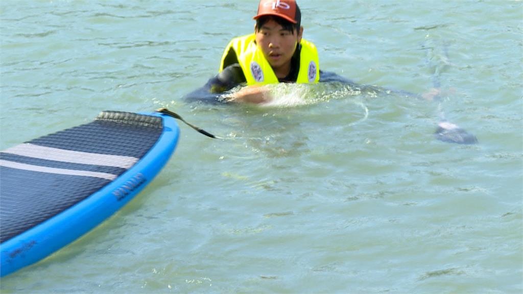 男玩SUP沒綁「生命線」腳繩　教練：落水瞬間沉入湖底