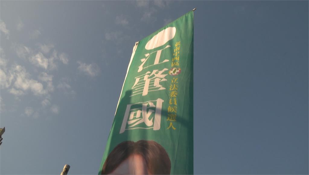 拚2024立委!江肇國「戰」路口 特別訂製巨型關東旗 成拜票利器