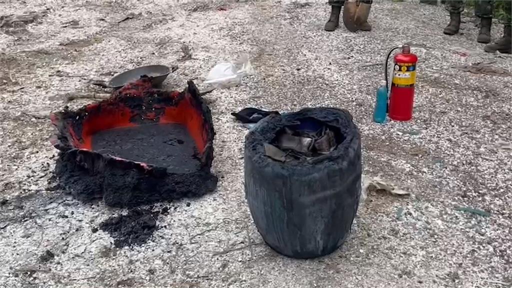 國軍悍馬車起火燃燒 消防員10分鐘控制火勢