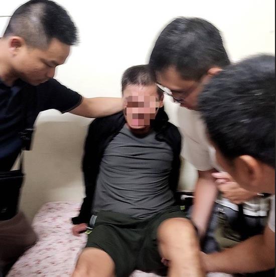 吸毒男持刀搶車搶20萬落跑　　逃亡3天摩鐵內被逮