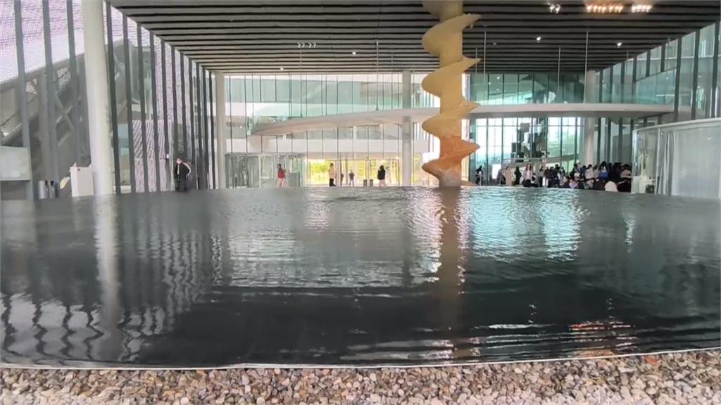 電梯驚魂像搭大怒神　15人受困台中大遠百電梯11分鐘