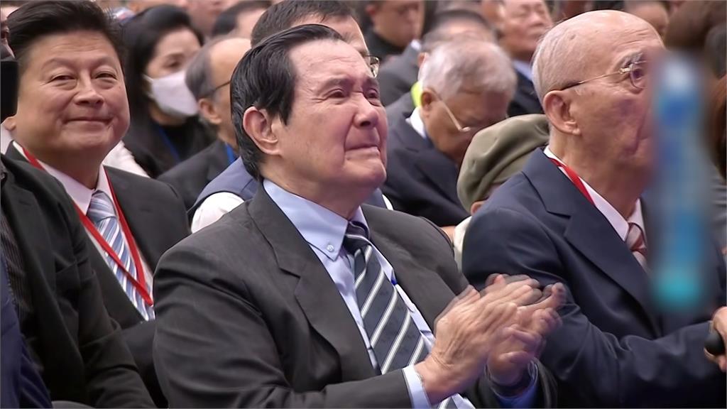 鄭麗文上台「馬英九臉蛋變形」台下哭哭！網瘋猜「哭啥」他揭真相：難怪