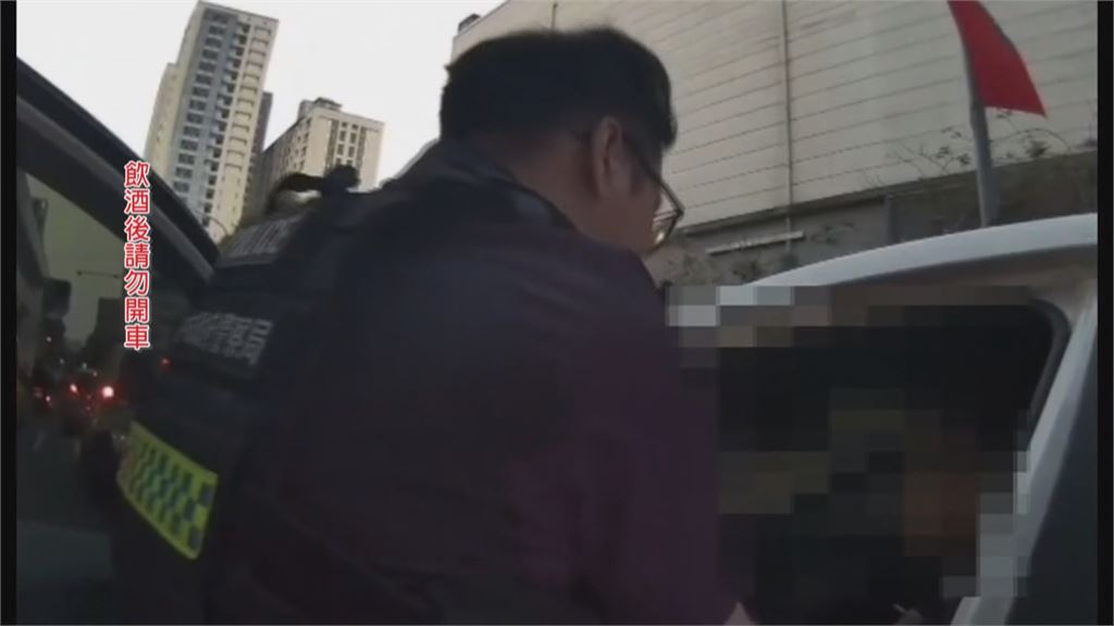 酒駕肇逃！轎車擦撞車輛逃逸遭攔　駕駛一度拒配合遭壓制