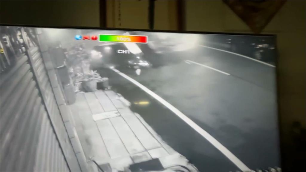 拖板車半夜路失控撞民宅　事後竟到機車行縱火