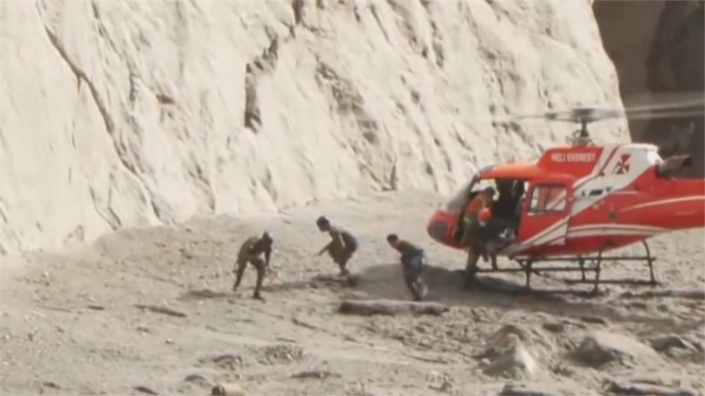尼泊爾山洪隧道逾600人失聯　救難隊直升機抵達