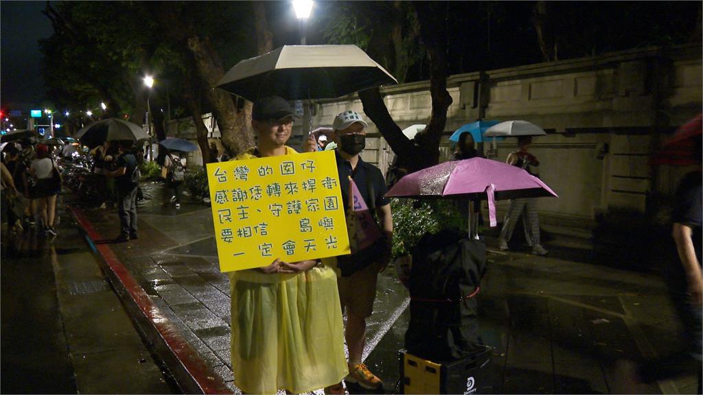 大罷免！民眾冒雨上街頭　百工百業集結凱道號召726勇敢投票