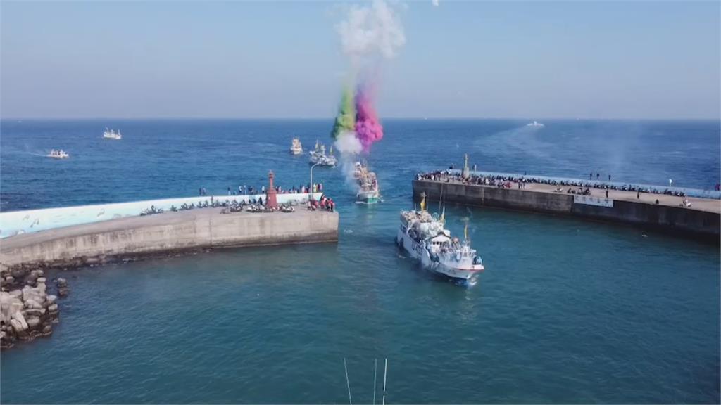 小琉球「迎王祭」登場　近50艘漁船「巡港腳」