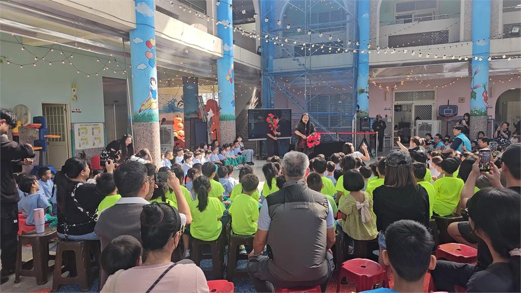 幻術大仙鄒秉勳到花蓮市幼兒園公益演出　博得滿堂彩