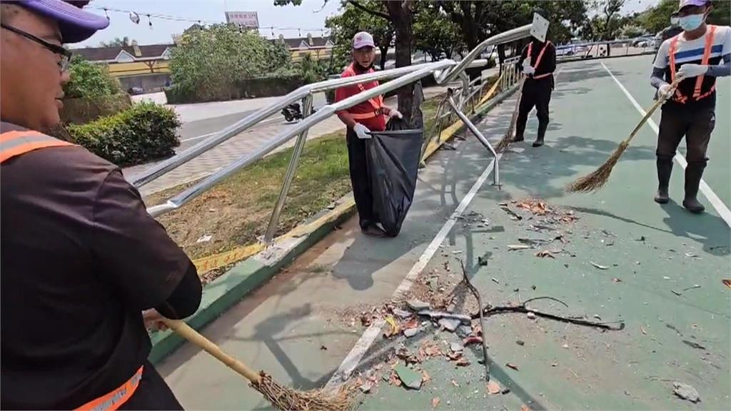屏東轎車撞進公園溜冰場 駕駛不見人影?