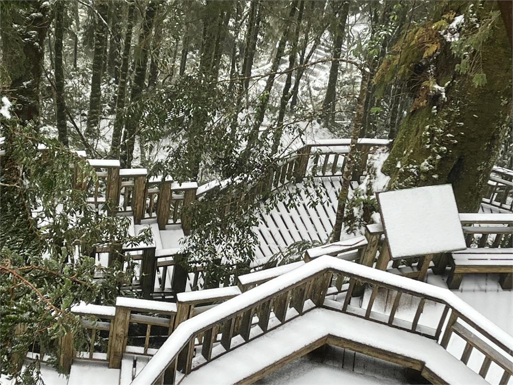 追雪族注意加裝雪鏈　台7甲線、桃園拉拉山部分路段交管