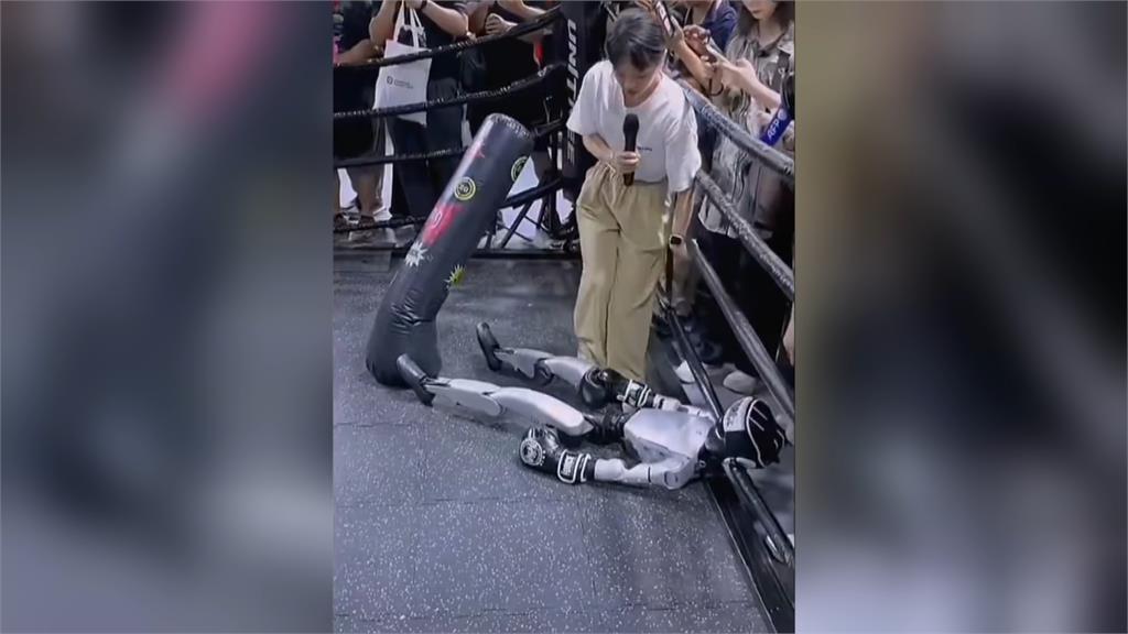 中國機器人運動會登場　人形機器人失控跌倒笑料百出