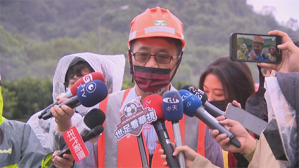 畫面驚人!國1南下汐止出口走山 崩塌土方清除中 主線已恢復2車道通行