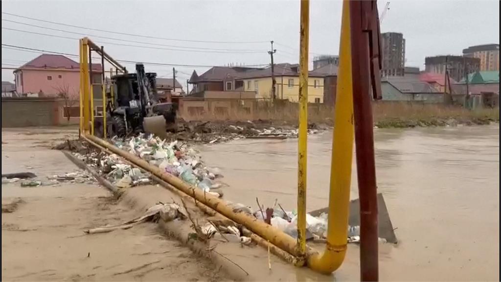 暴雨成災！福建電力工人一度受困　俄羅斯達吉斯坦大淹水交通受影響