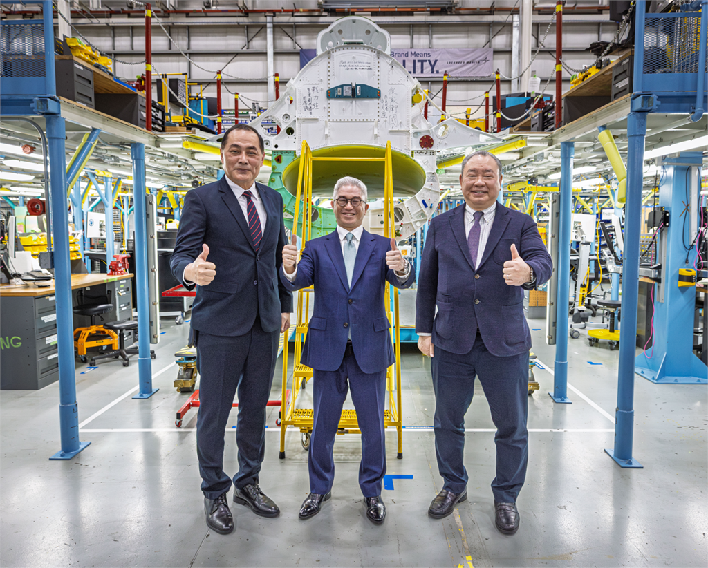 最新/赴美見證首架F-16 BLK70戰機完成!國防部曝:最快今年交機