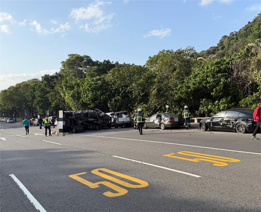 最新/酒後上路!士林至善路驚傳暴衝事故 波及10車畫面曝