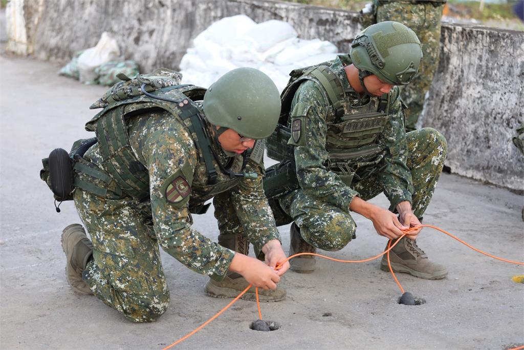 實戰化訓練！國軍拆除爆破溪洲三號橋　網：以為發生什麼事