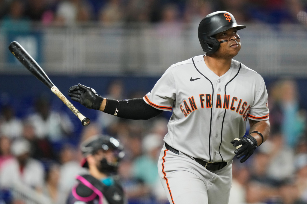 MLB(影)／巨人球星迪弗斯又不服從指示？九局保送上壘後不想被代跑換下場