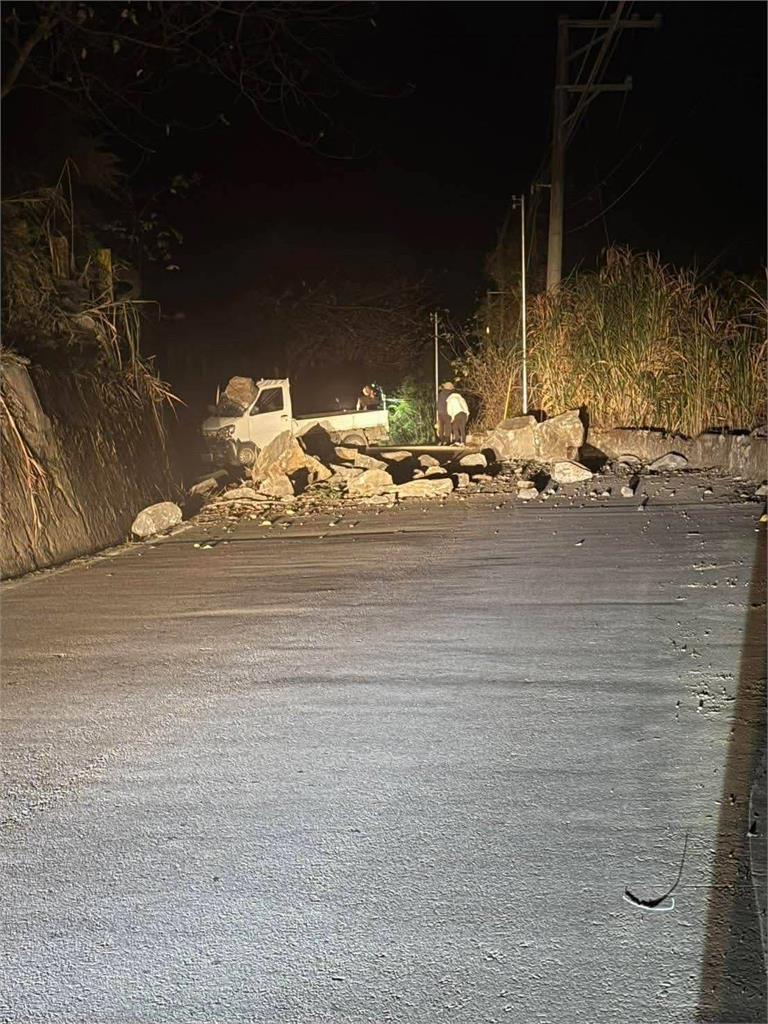 驚險！苗栗泰安「巨大落石」砸中貨車　幸車內２外籍移工逃過一劫