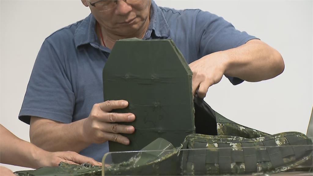 三級抗彈板遭質疑 軍方兵試場實彈測試