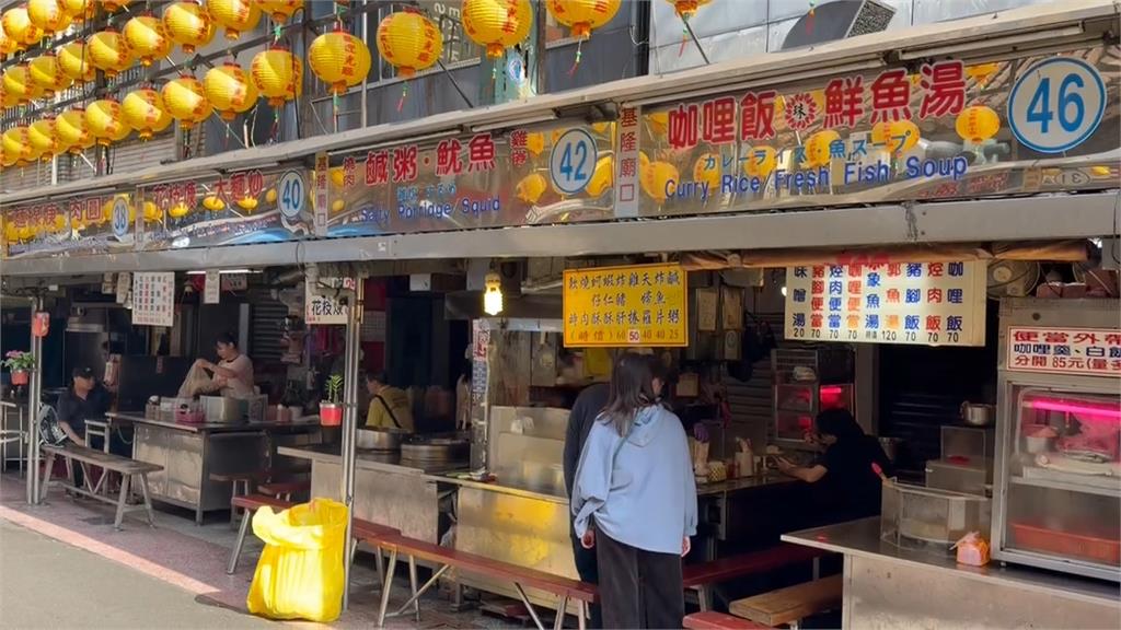 基隆夜市爆口角 女子怒朝情侶檔"潑灑鹹粥"