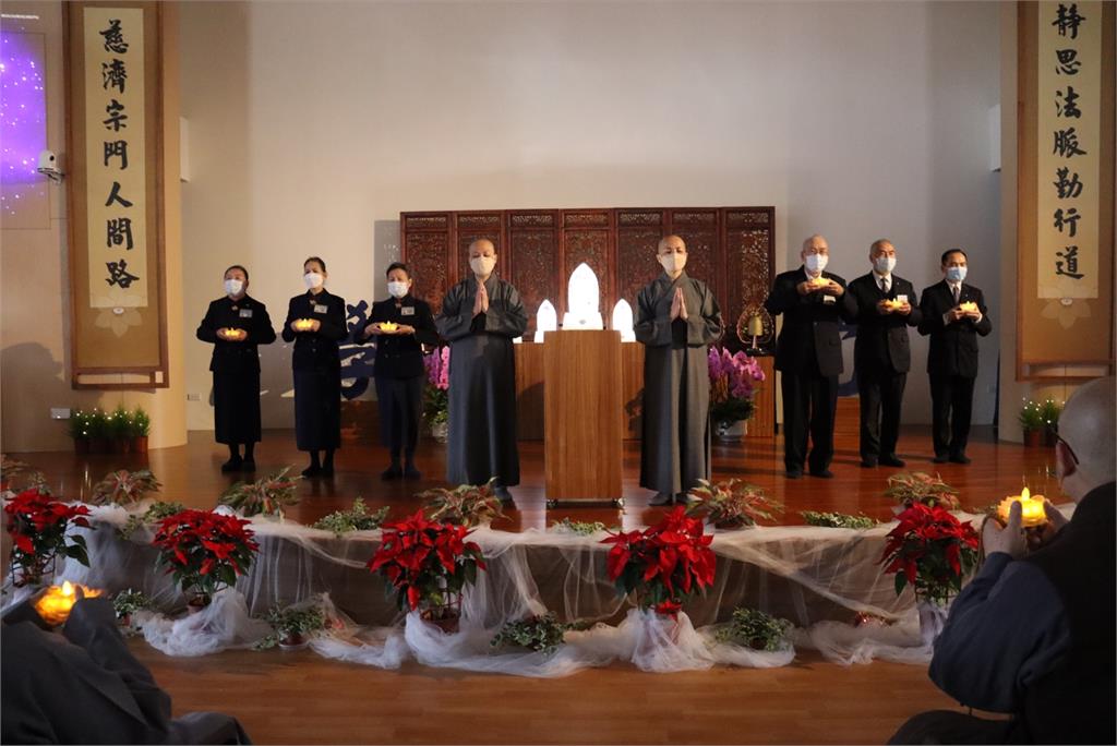 新泰歲末祝福聚善緣 點亮心燈傳愛暖人間