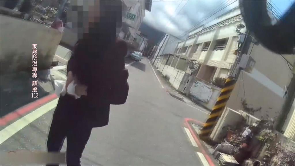 女躲避騷擾暫住友人家 前夫找上門拿斧頭追砍