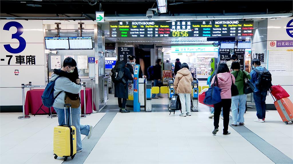 雙鐵昨運輸90萬人次 估初三現下波高峰「運量破百萬」