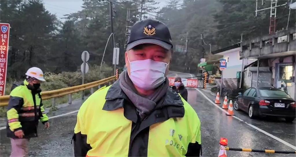 快新聞/合歡山凌晨飄雪了 武嶺「雪白」一片