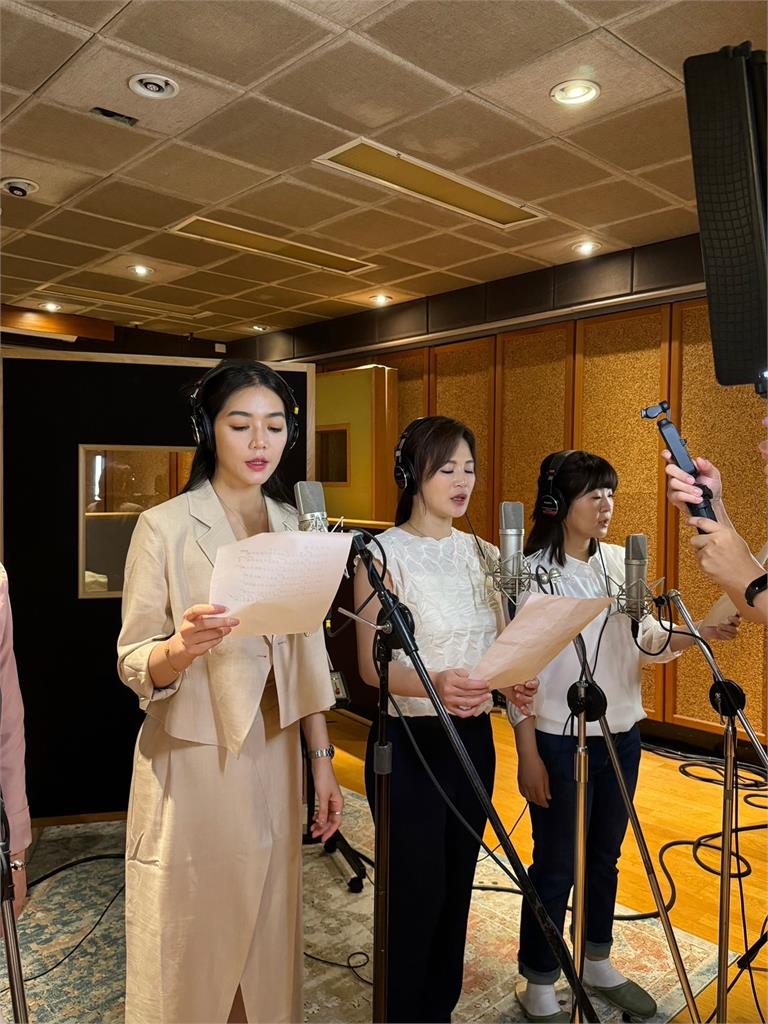 今天不播新聞 改唱「如是我聞」 七月教孝月 女主播合唱佛曲傳大愛