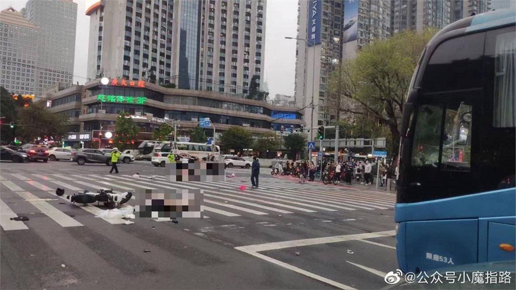 快新聞／中國廣州驚傳轎車蓄意撞人！還回頭輾過　釀5死13傷