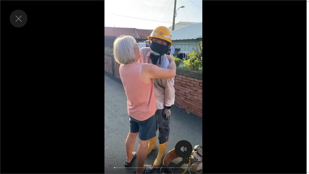 故意？　牛煦庭支持者　當街對罷團吐口水、辱罵