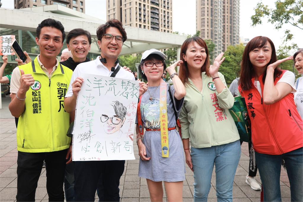 快新聞／象山湧「洋流」！粉絲自製飄帶應援　沈伯洋驚嘆：官方像二創