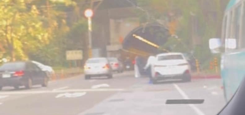 茶壺風暴炸開？應曉薇爆料違停　嗆鍾小平「三進三出全黨唾棄」