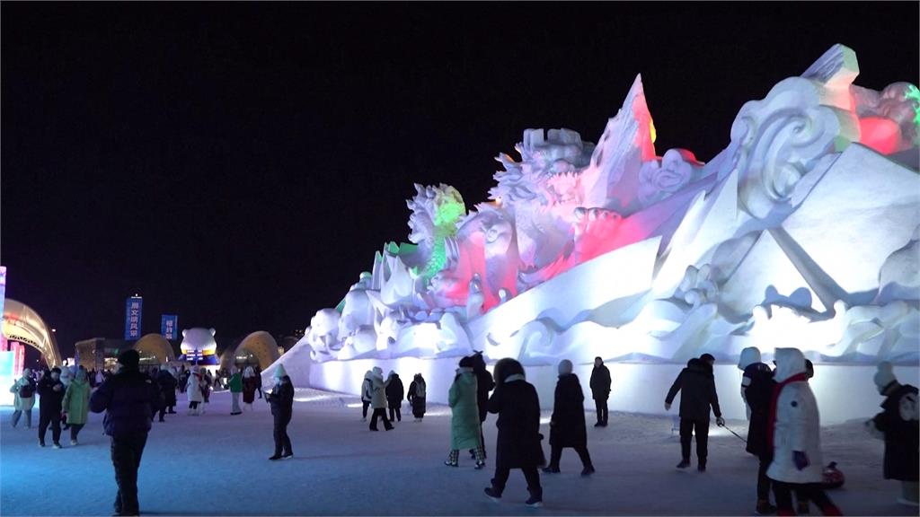 哈爾濱國際冰雪節揭開序幕　大型冰雕展、雪地活動天天人潮爆滿