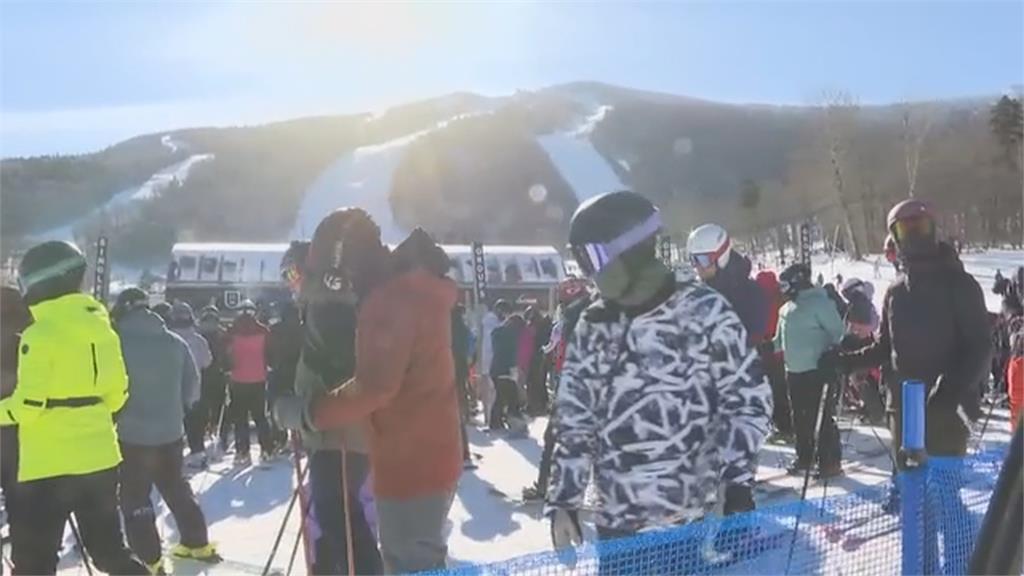 兩樣情！美東大暴雪釀災　佛蒙特州雪場湧數千人享受新雪