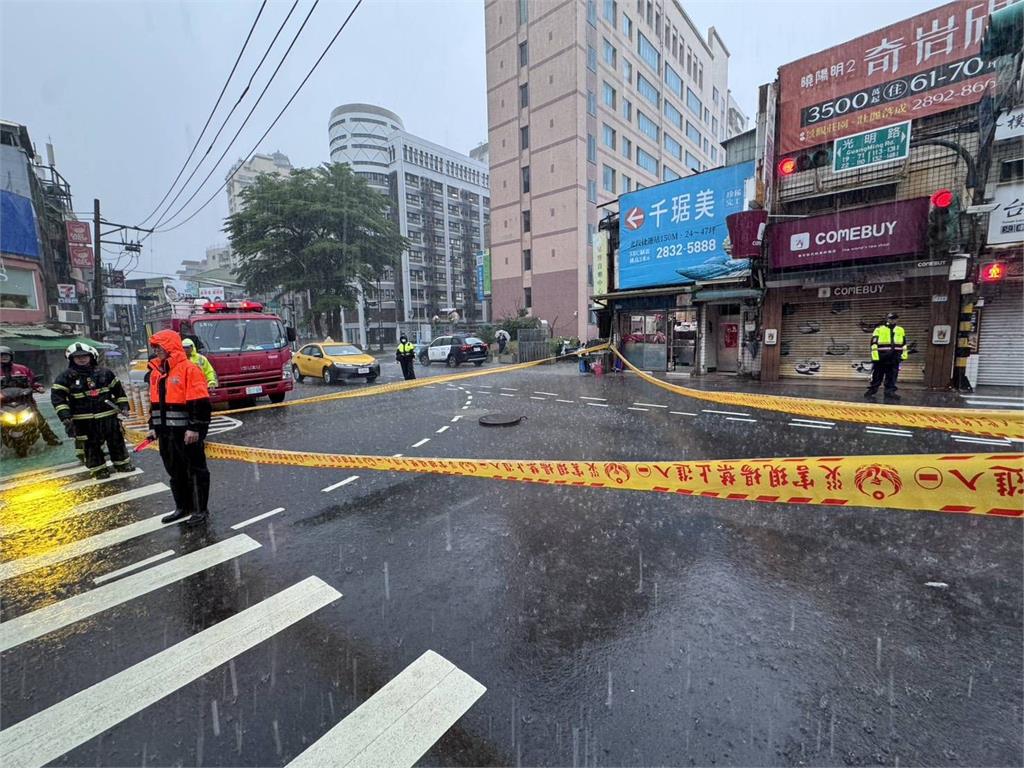 最新／大雷雨狂炸雙北！淡水積水50公分　7旬婦一度受困獲救