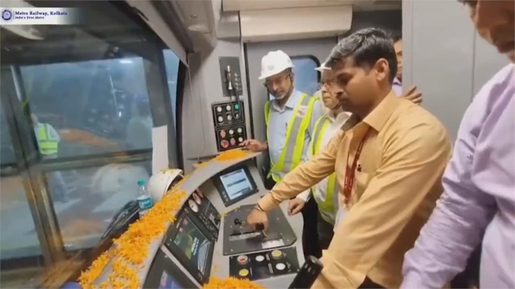 擁全印度首條地鐵後新創舉　加爾各答地鐵首次通過水下隧道