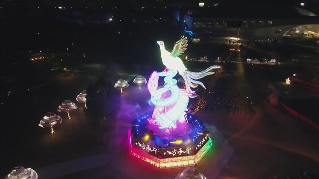 台灣燈會在高雄 主燈「鳳彩飛舞」氣勢磅礡