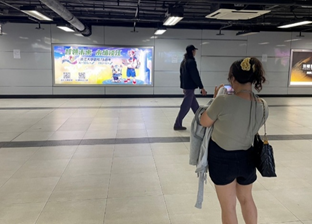 【淡江傳真】淡江AI學伴「淡小虎」捷運燈箱亮相 學生化身AI訓練師