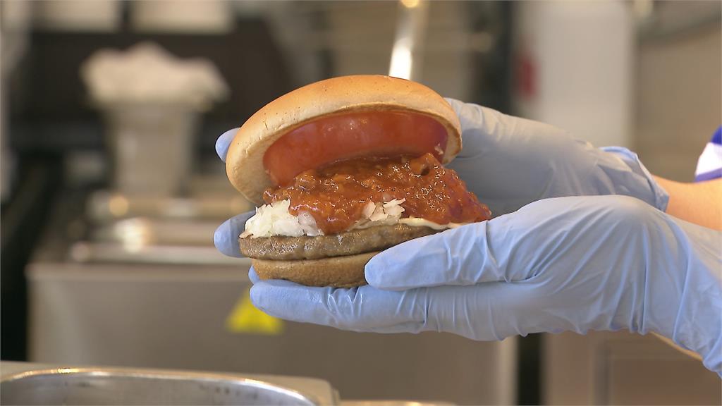 免費最香！速食店慶生送漢堡　民眾一早卡位人潮像貪食蛇