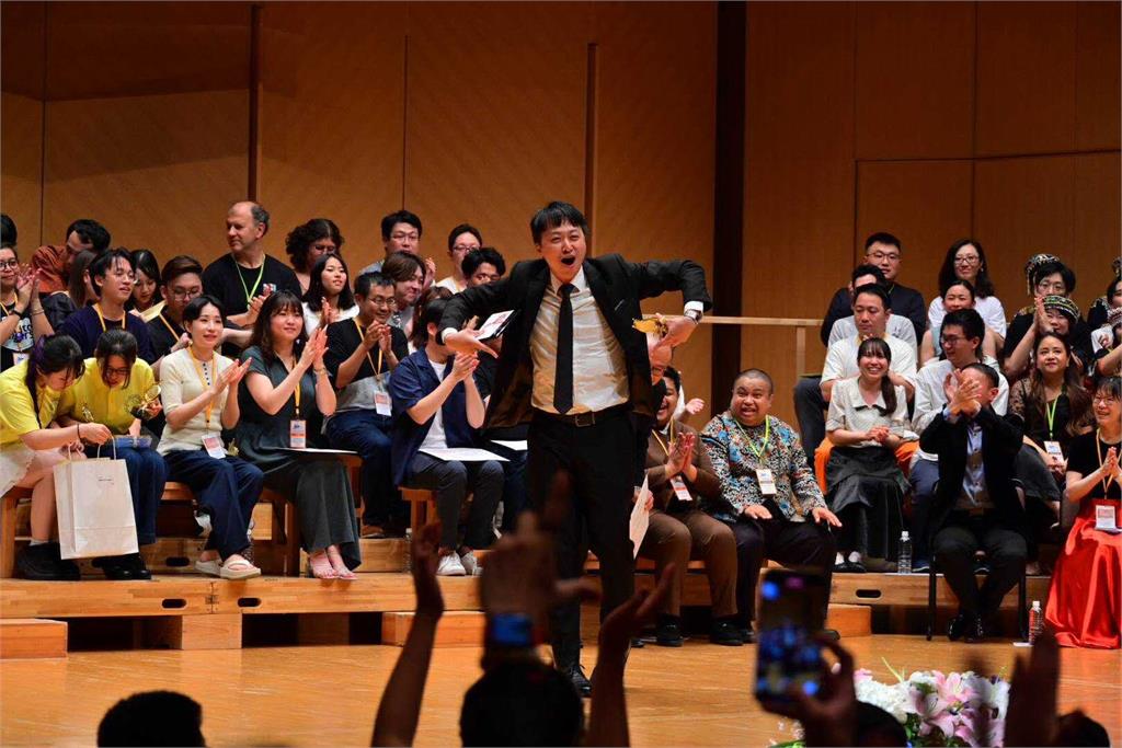 東京國際合唱大賽 中國打壓我國國旗 台灣團體領獎直接唱台灣尚勇