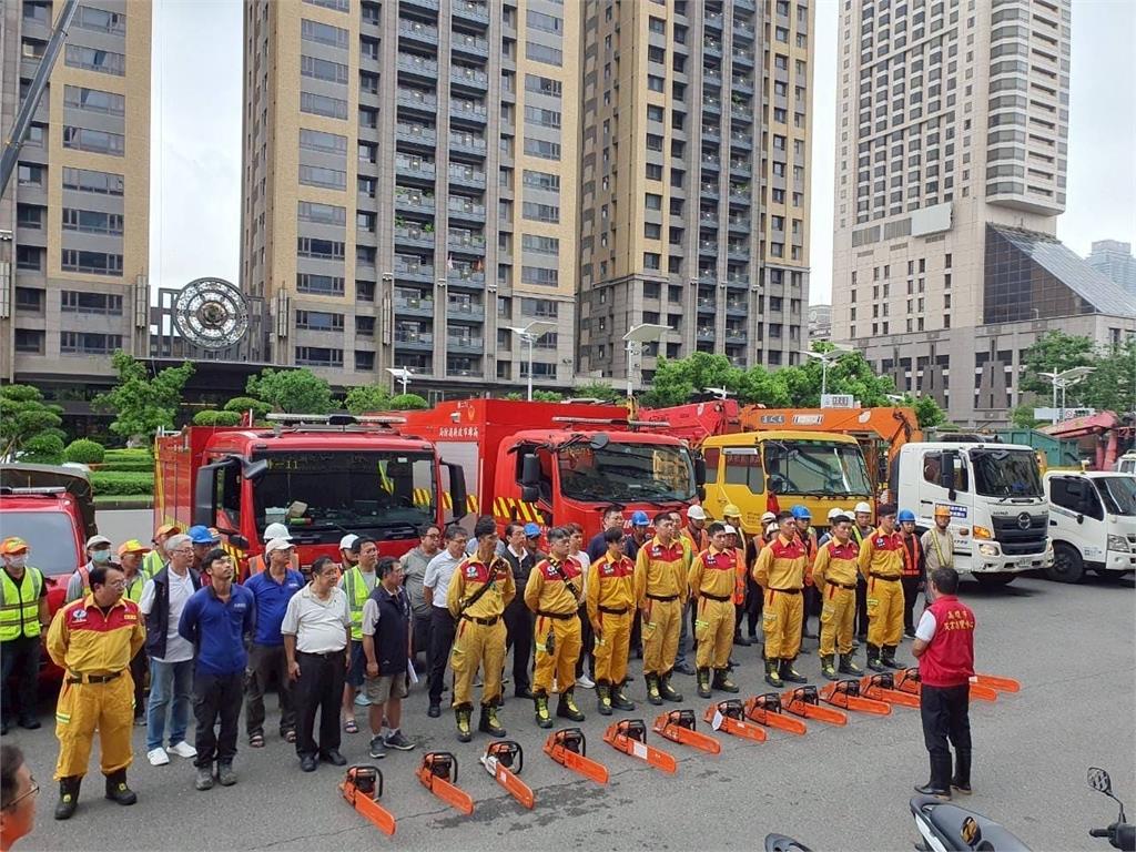 快新聞/丹娜絲重創嘉義 高市府派98人、各式機具支援救災
