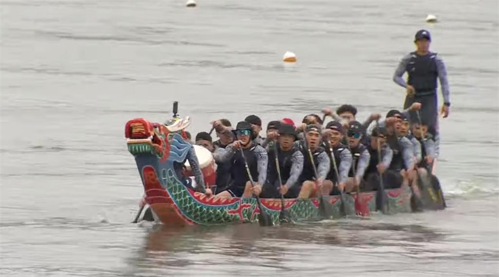 世壯運(影)/龍舟賽男子200公尺30+組 各隊猛男奮勇向前划競爭激烈